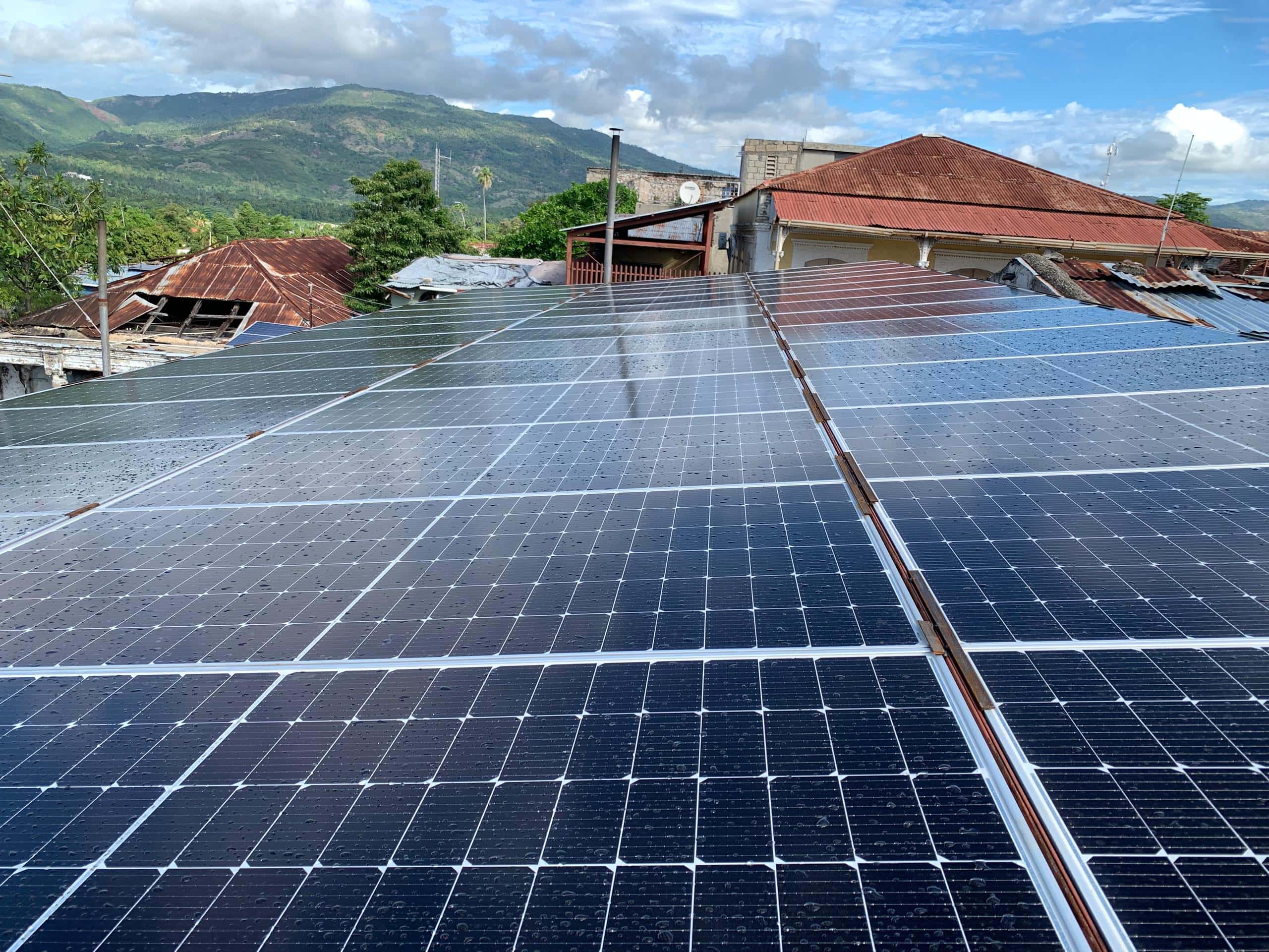 Lire la suite à propos de l’article La Caisse Populaire Espoir passe à l’énergie solaire : un modèle pour Haïti.